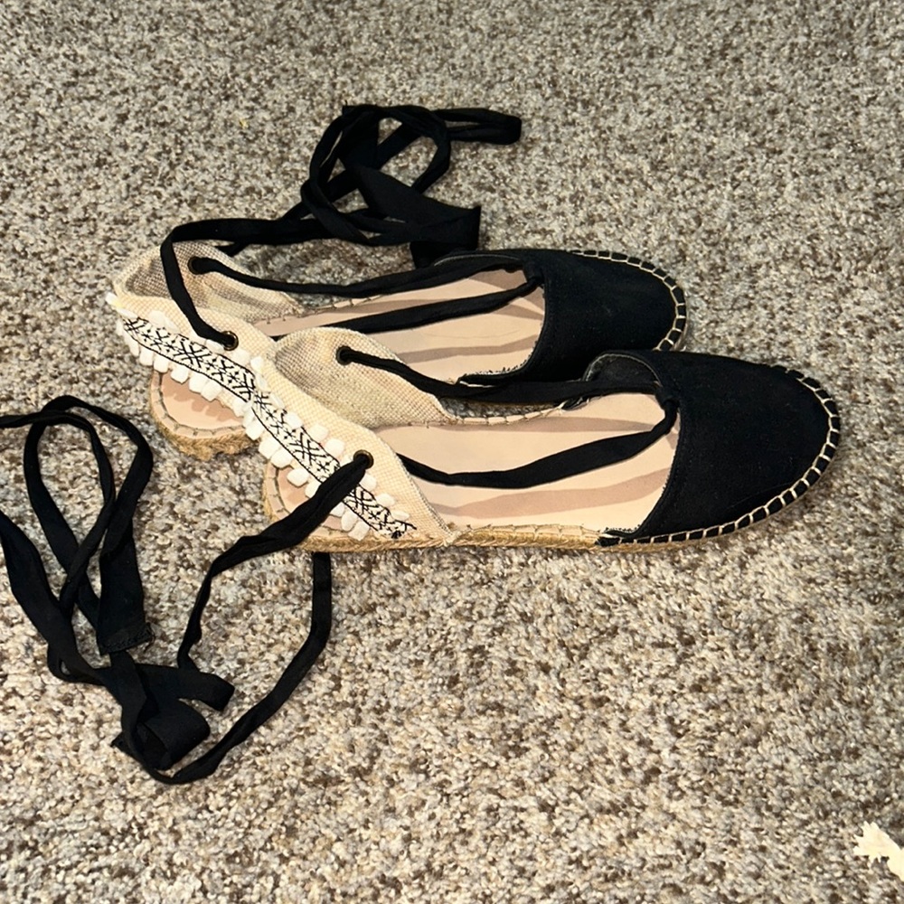Tie Up flats